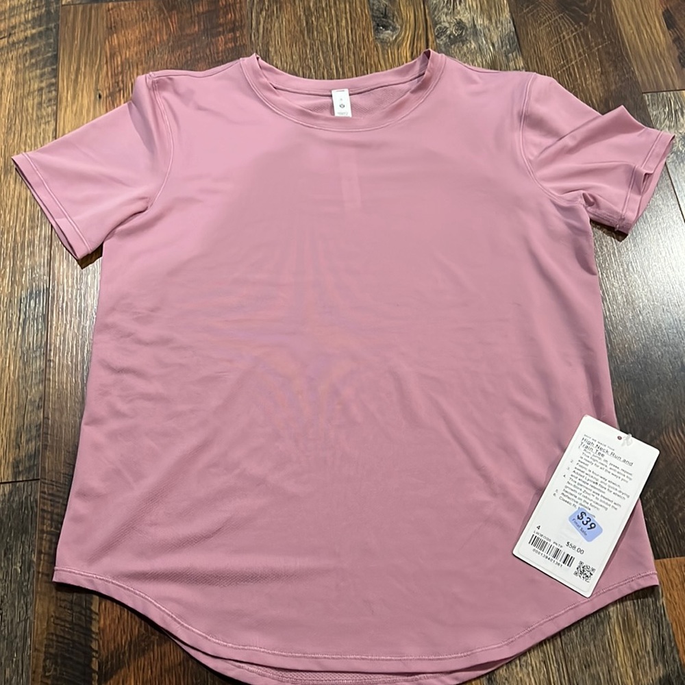 NWT Lululemon High Neck Tun and Train tee
